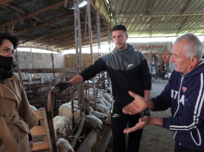 Grida Duma viziton fermën në Rrogozhinë: PD premton rikthim të subvencionit të drejtpërdrejtë për fermerët!
