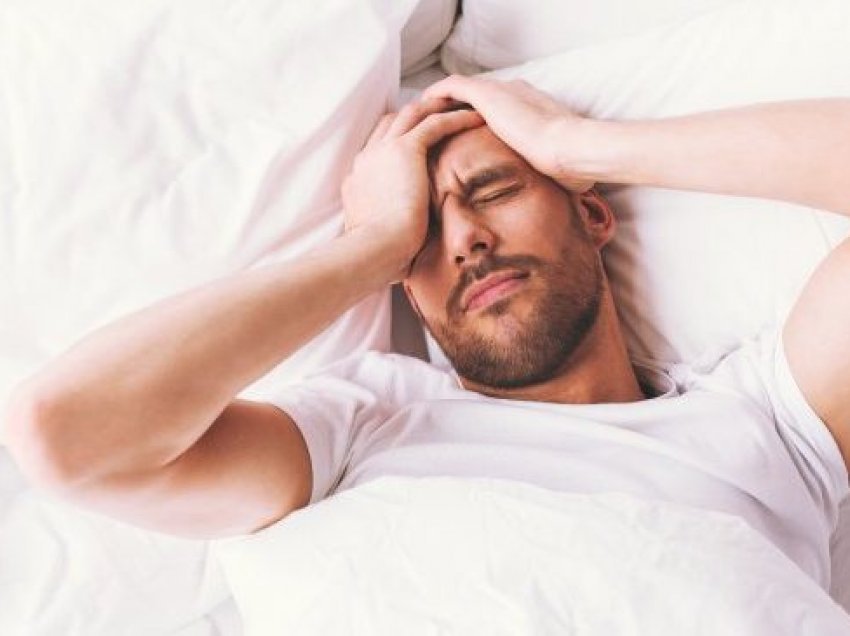 Çka ndodh me trupin nëse flini më shumë se 12 orë? 