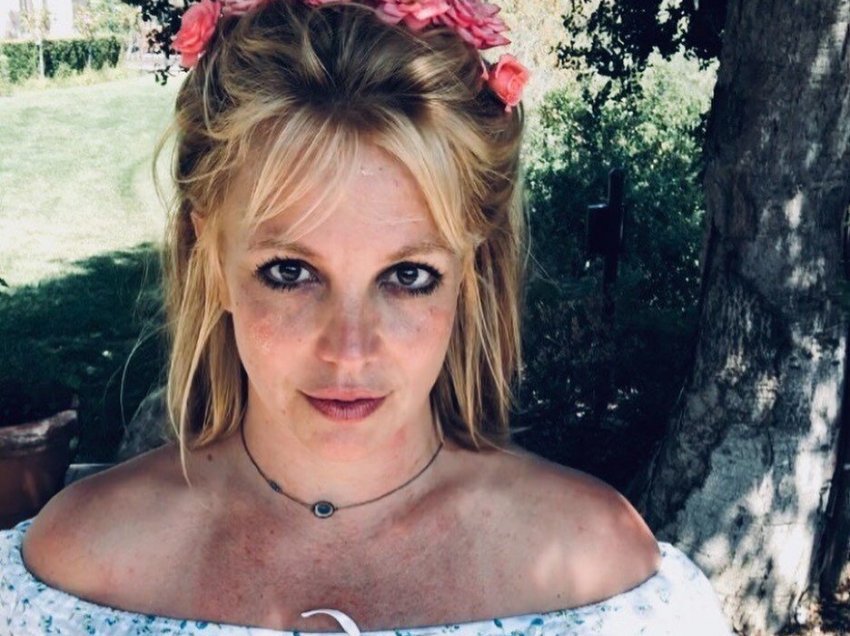 Britney Spears paralajmëron fansat për një projekt të ri që vjen javën tjetër