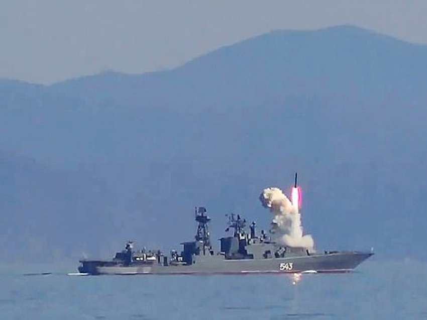 Testi i dështuar, raketa ruse për pak sa nuk goditi fregatën, nga e cila u lëshua