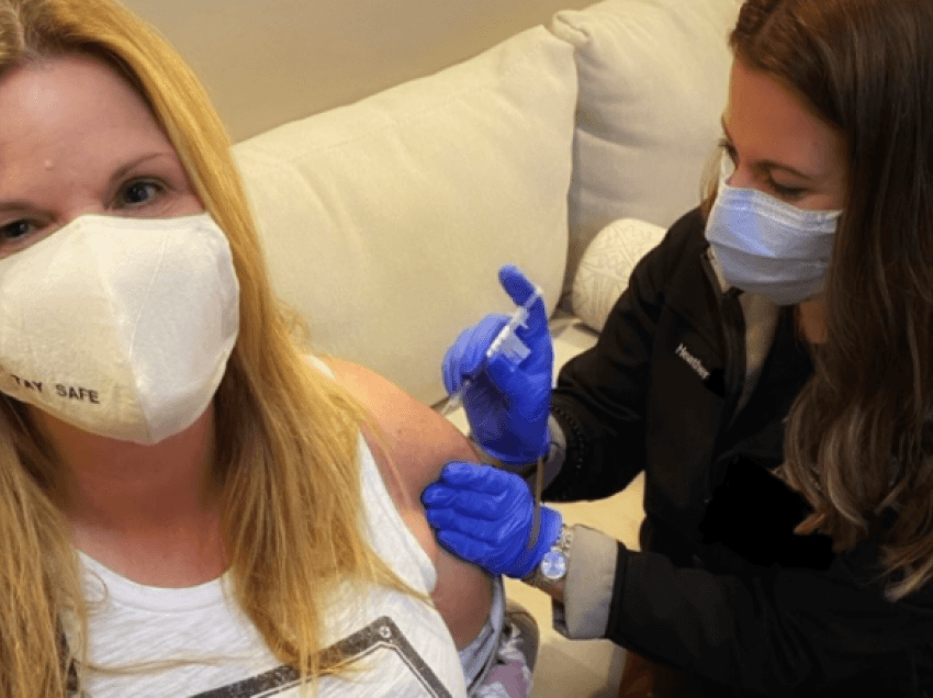 Trisha Yearwood merr vaksinën antiCOVID dy muaj pas infektimit