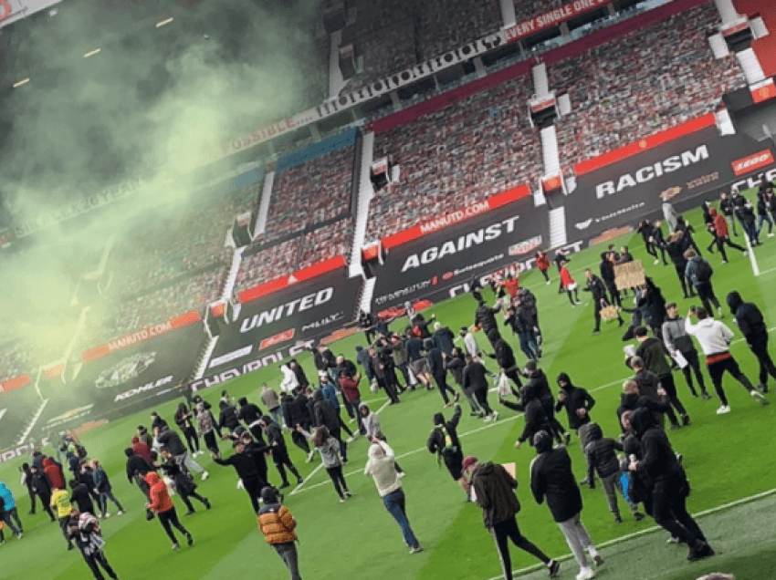Tifozët e revoltuar të United hyjnë brenda “Old Trafford”
