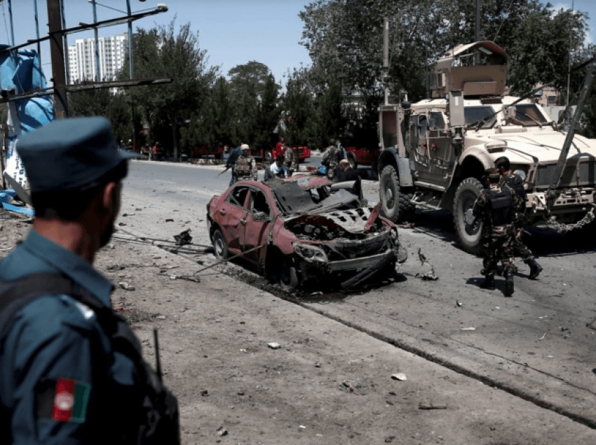 Sulmi me bombë rrugore shënjestron punëtorët shëndetësorë në Kabul