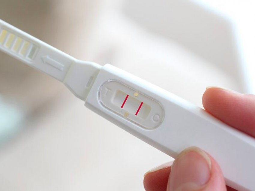 Kur është koha më e mirë për të bërë një test shtatzënie sipas studimeve të fundit