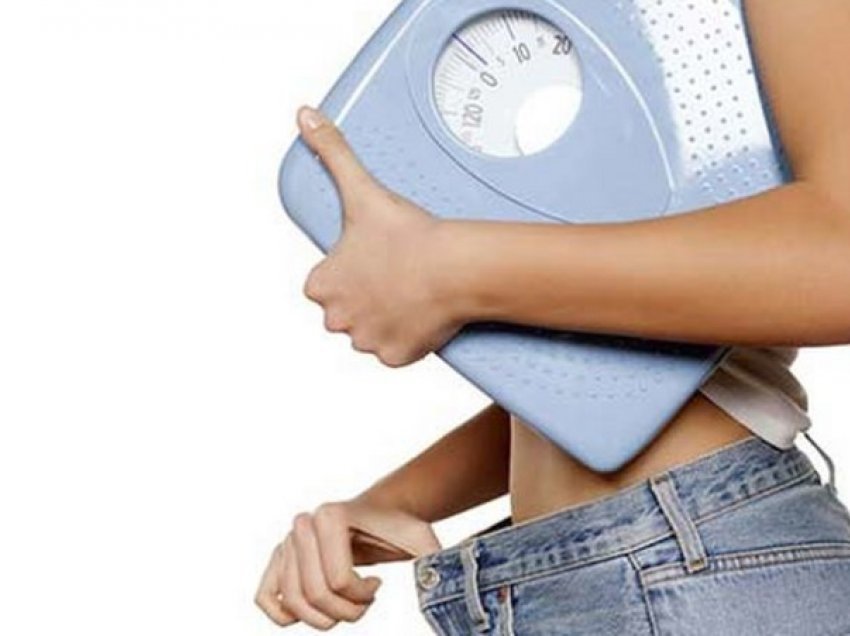 Pse pesha juaj mund të ndryshoj nga dita ditës për 1 apo 2 kilogram