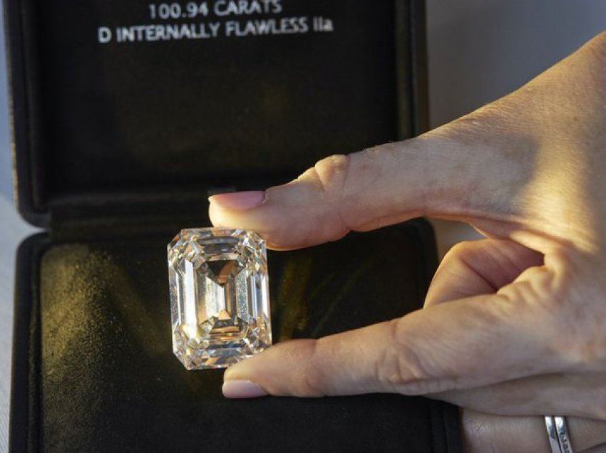Del në ankand diamanti 100 karat me vlerë 19 milion dollarë