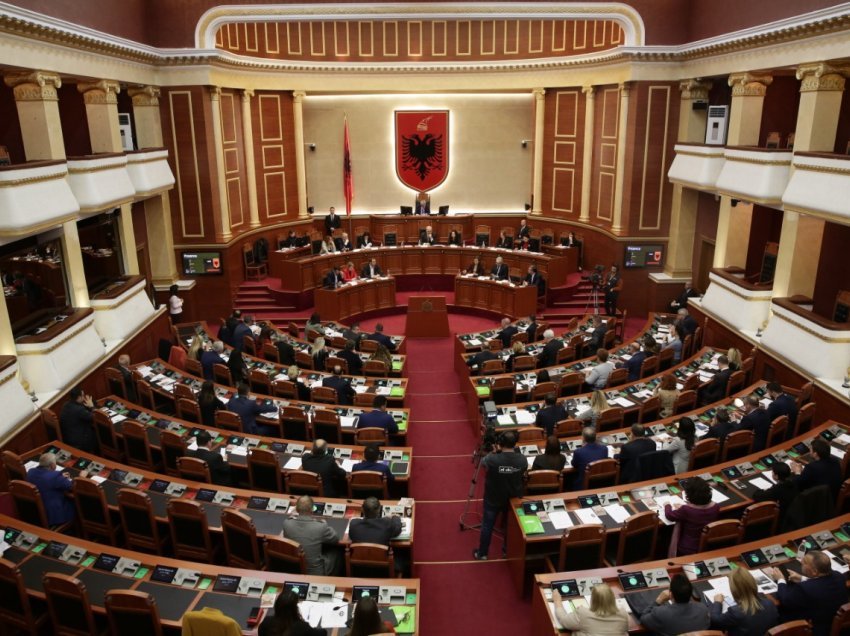 “Mos më bëj si cub mua, se…”/ Kryeparlamentari Ruçi përplaset me deputetin e opozitës së re! Ja debati i plotë