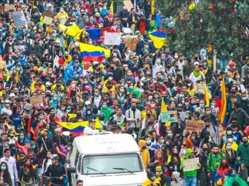 Protestat e dhunshme në Kolumbi, presidenti takohet me liderët opozitarë