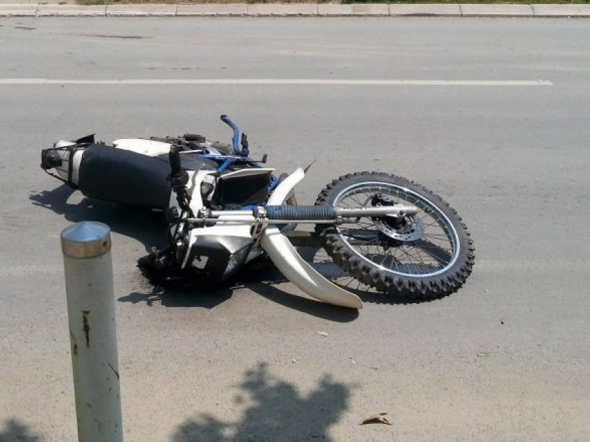 Aksident komunikacioni në Prishtinë, lëndohet motoçiklisti