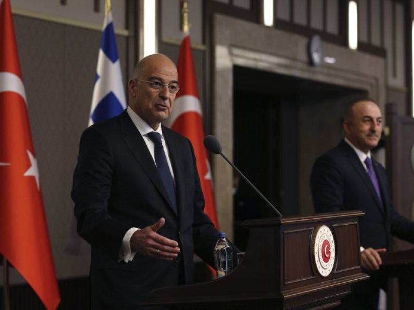 Ministri i Jashtëm turk do të vizitojë Athinën në fund të muajit