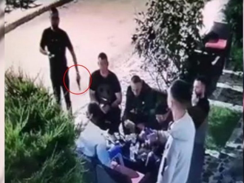 Vrasja në Tiranë/ Miqtë u vonuan duke pastruar skenën e krimit