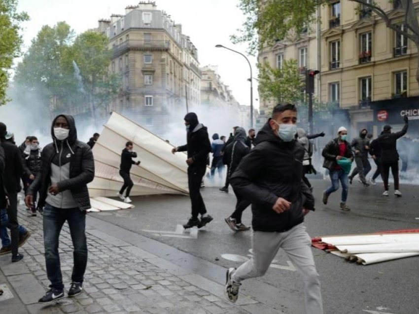 Gaz lotsjellës ndaj protestuesve pro-palestinezëve në Paris