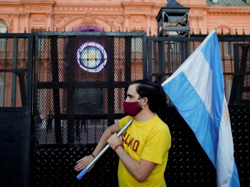 Argjentina tejkalon 70, 000 viktima nga Covid që nga fillimi i pandemisë