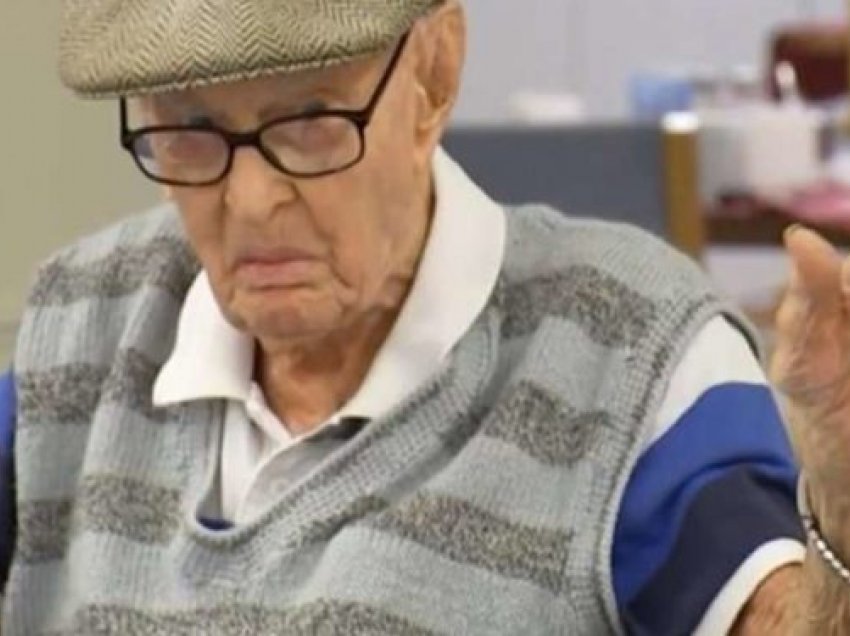 Australiani 111-vjeçar thotë se sekreti i jetëgjatësisë së tij është ngrënia e trurit të pulës