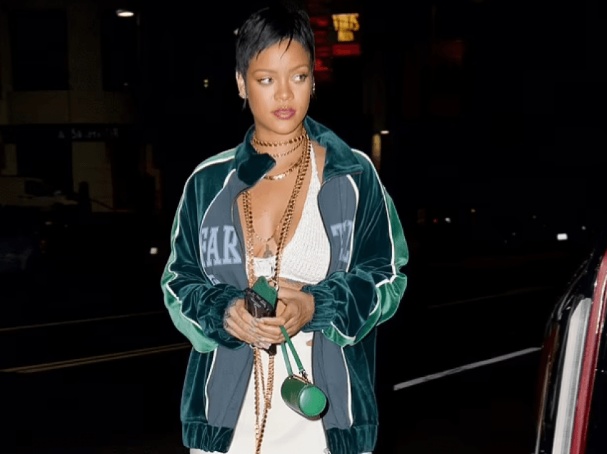 Rihanna shihet me veshje plot stil gjatë daljes në Nobu