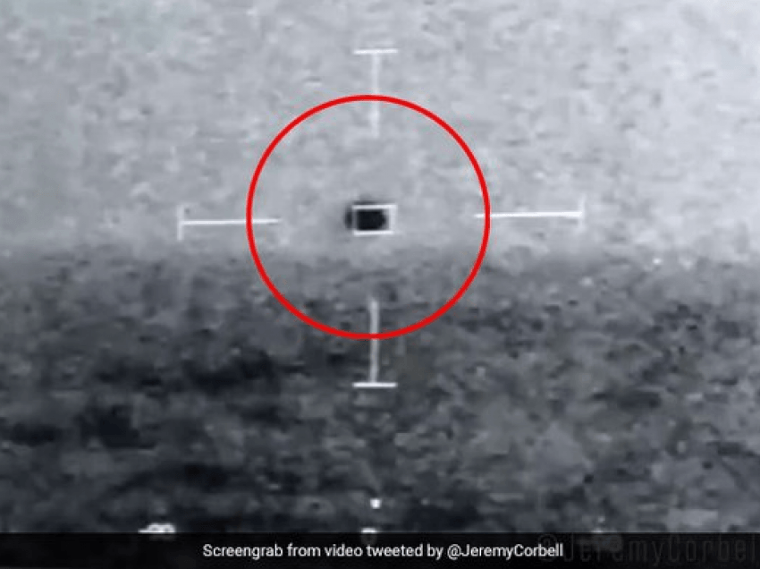 Videoja që po bën xhiron: Momenti kur UFO misterioze zhduket në oqean