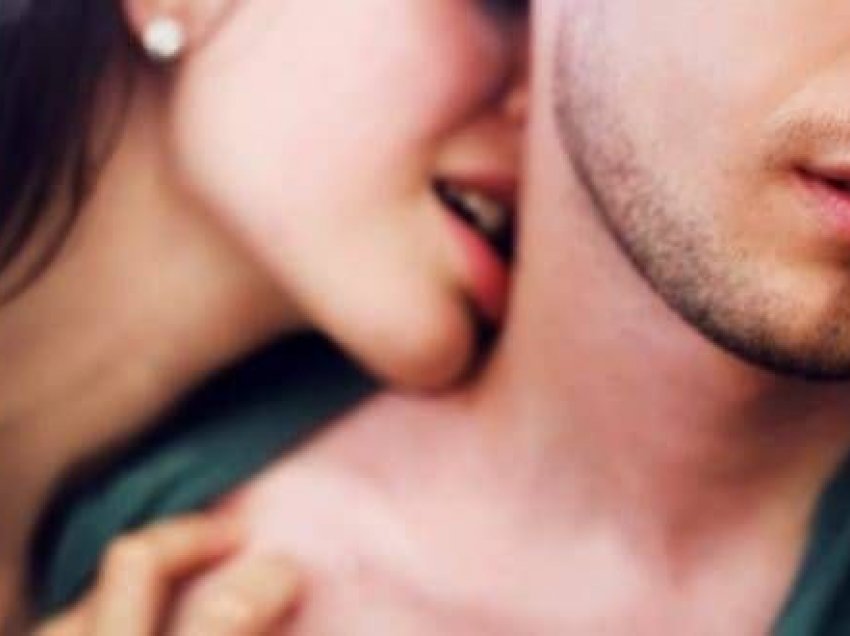 Arsyeja e vërtetë pse puthjet në qafë na japin një kënaqësi kaq të madhe