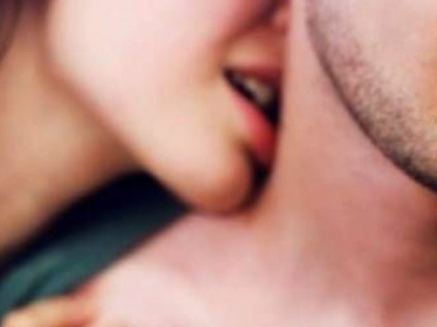 Pse puthjet në qafë na japin një kënaqësi kaq të madhe?