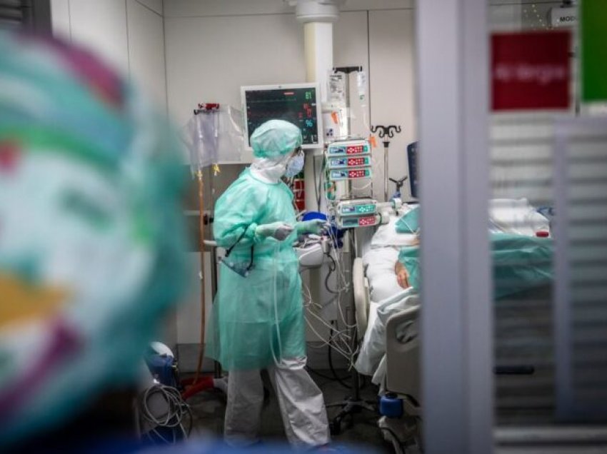 “Rreth 115 mijë punonjës shëndetësorë në botë, viktima të COVID-19”