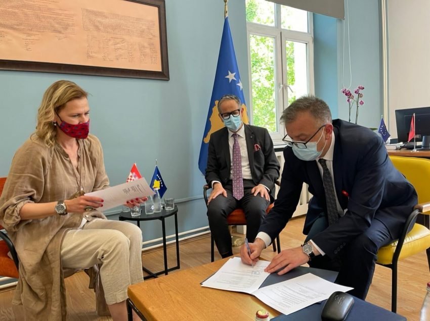 Kroacia i dhuron Kosovës 10 mijë vaksina anti-Covid