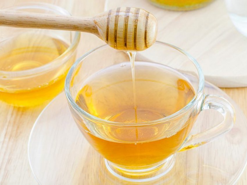 Ujë me mjaltë/ Pija e shëndetit të mirë