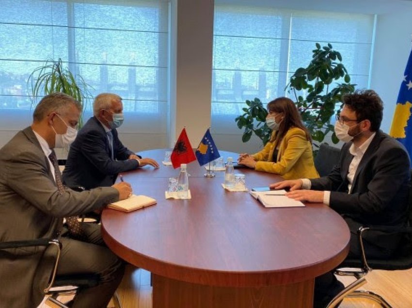 Haxhiu-Minxhozi diskutojnë mbi integrimin më të madh Kosovë-Shqipëri