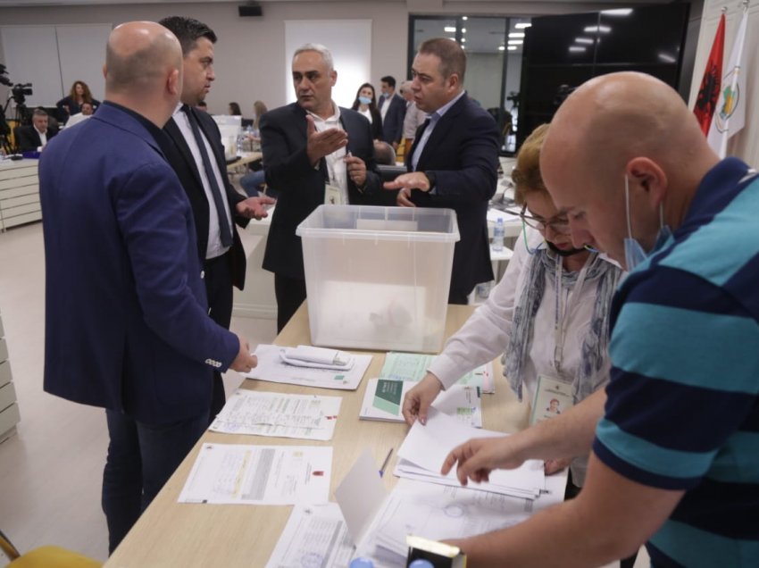  Kërkuan pavlefshmëri të rezultatit në qarkun e Tiranës/ KAS rrëzon kërkesën ankimore të PD-së dhe Boiken Abazit