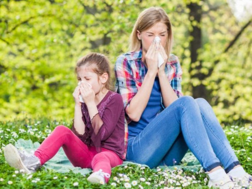 Tri mënyra natyrale për ta mbajtur të gjithë familjen të sigurt nga alergjitë e pranverës