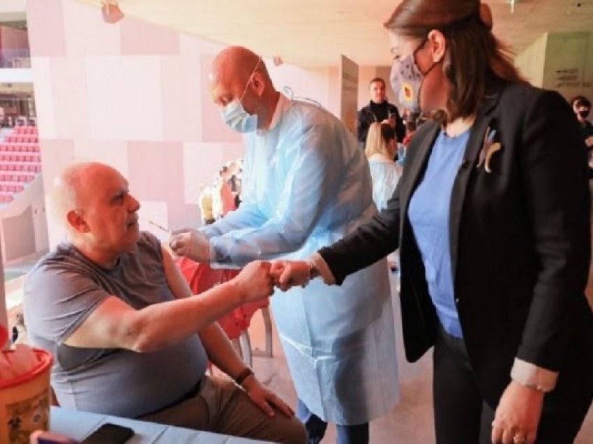 ​Shqipëri, nis vaksinimi i mjekëve me dozën e tretë