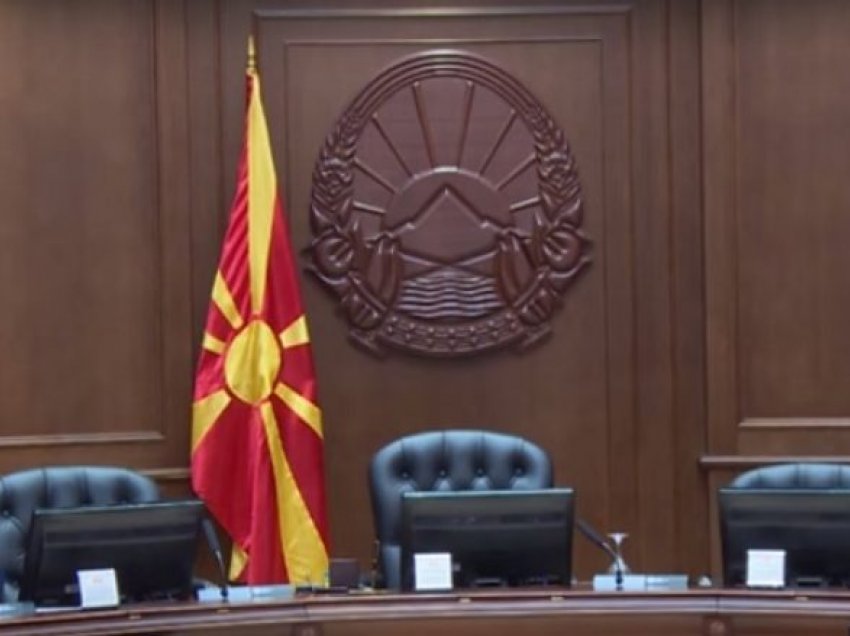 Gjashtë deputetët e rinj të Maqedonisë marrin zyrtarisht certifikatën e deputetit