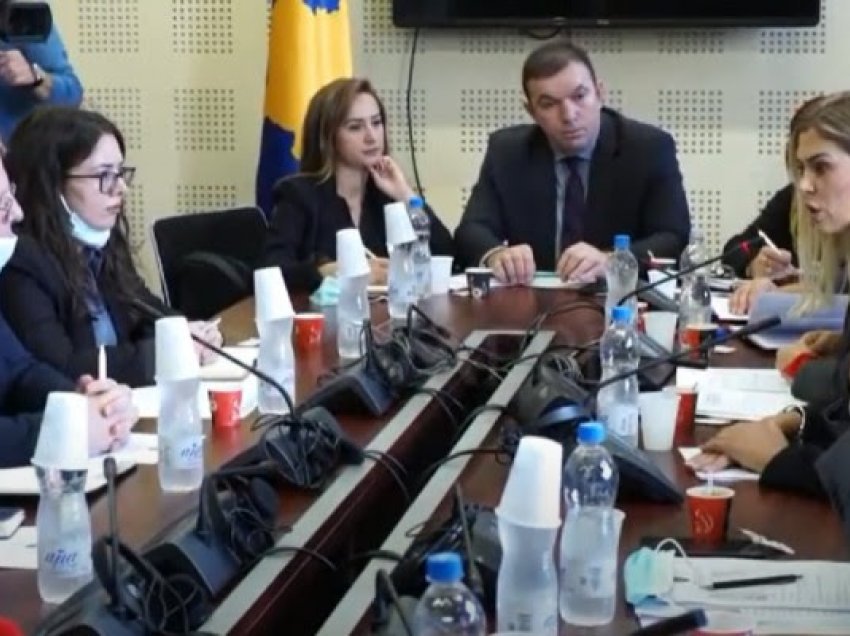 ​Shtyrja e diskutimit për raportin e progresit përplas deputetët e pozitës dhe opozitës
