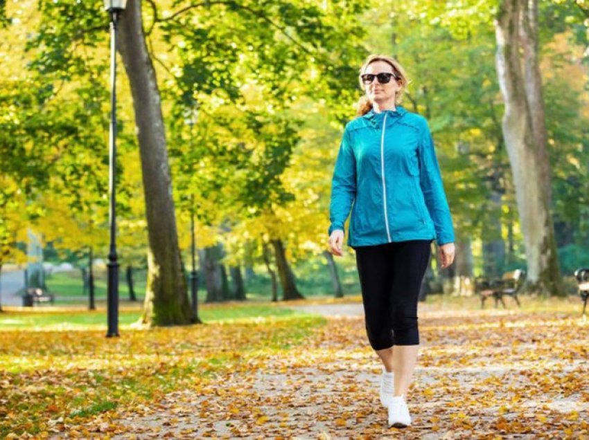 Koha më e përshtatshme për të ecur kundër mbipeshës