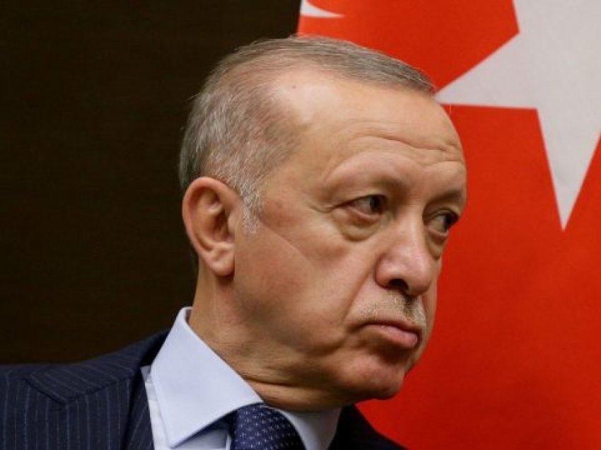 U tallën në rrjetet sociale me infektimin e Erdogan, arrestohen 5 persona në Turqi