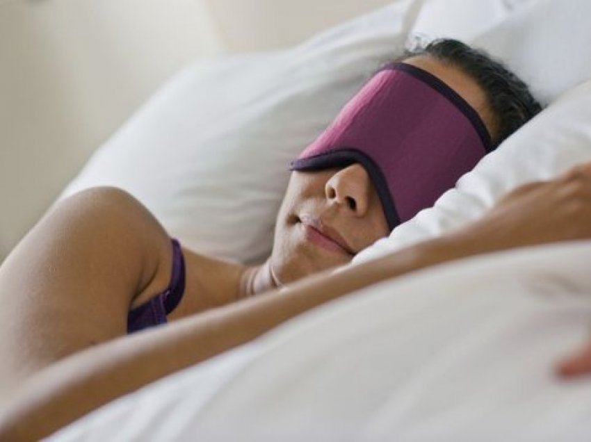Sipas shkencës, ky është pozicioni ideal i gjumit që parandalon rrudhat