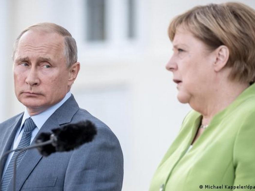 Kriza e migrantëve: Merkel telefonon me Putinin