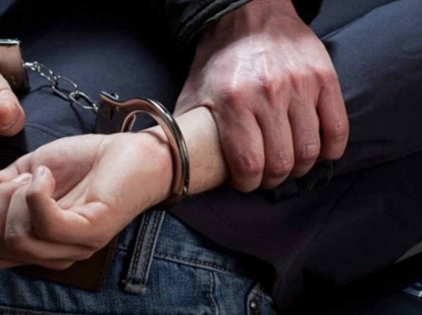 Deçan, arrestohet personi që inskenoi grabitjen duke u lidhur në litar