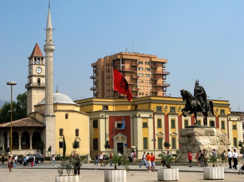 “Zonat e kuqe” në Tiranë / Mjekët tregojnë tre lagjet me më shumë përhapje të Covid-19