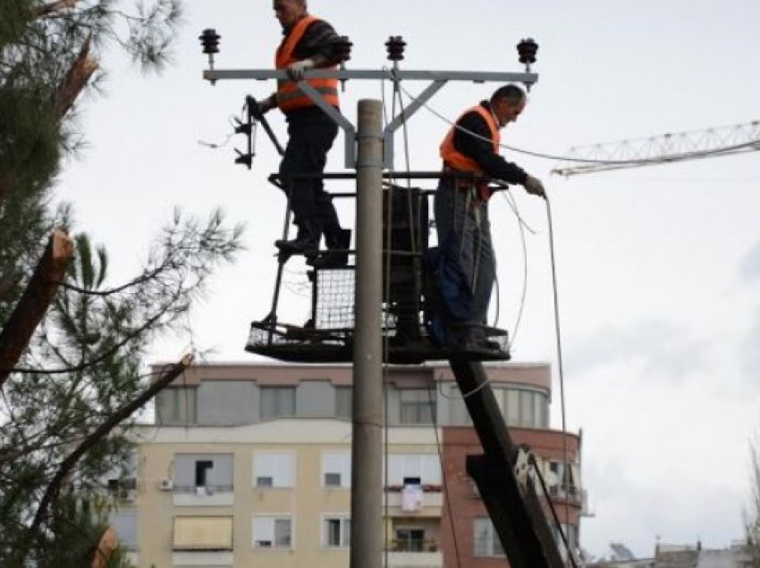 Të hënën pa drita/ OSHEE njofton qytetarët: Këto zona të Tiranës do të mbeten pa energji