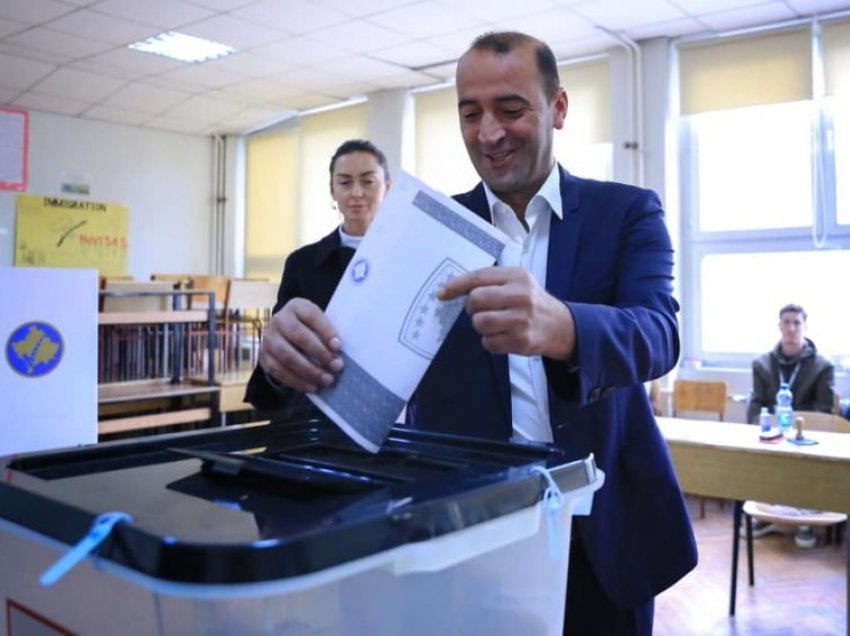 Daut Haradinaj votoi në mbrëmje