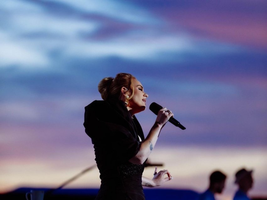 Adele flet hapur për lidhjen e re: Është hera e parë që e dua veten dhe mund t’i dua edhe të tjerët