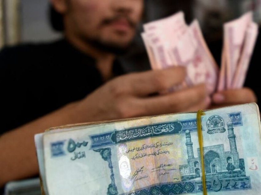Valuta afgane shënon rënien më të madhe në dy dekada