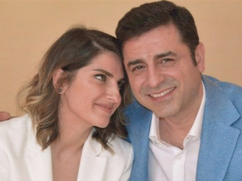 Bashkëshortja e një opozitari të Turqisë dënohet me 2.5 vite burg