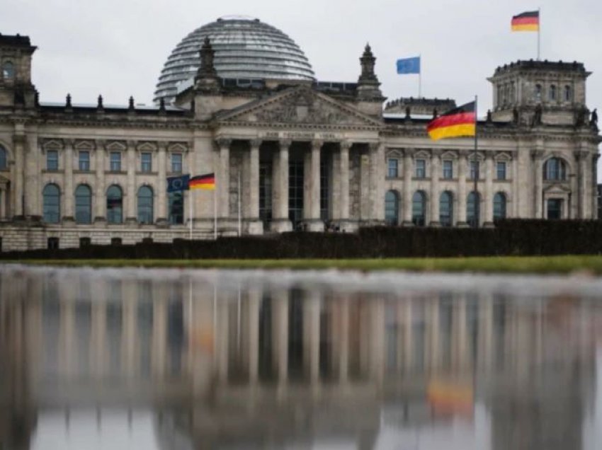 Bundestagu kërkon masa të reja për të luftuar pandeminë