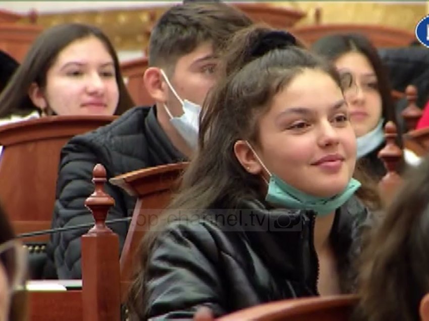 Dita ndërkombëtare e fëmijëve/ 140 deputetë nxënës bëjnë betimin në Parlament