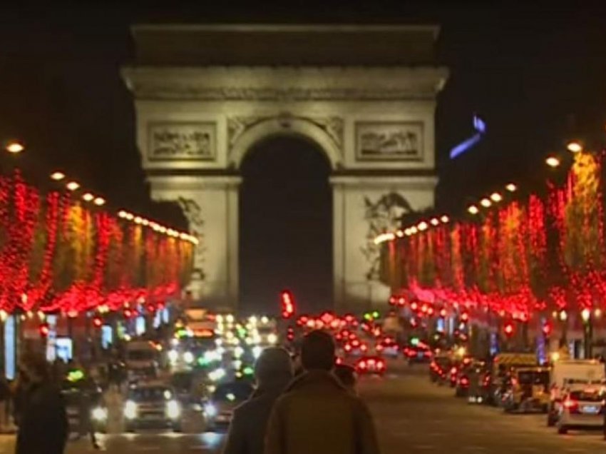Parisi ndez dritat për Krishtlindje