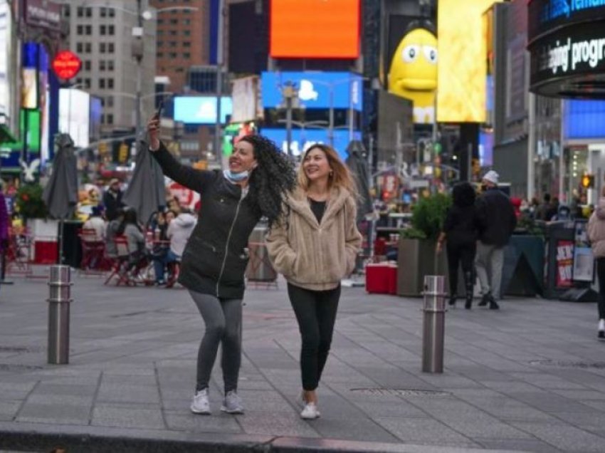 “Times Square” rikthen shkëlqimin nga kthimi i turistëve të huaj