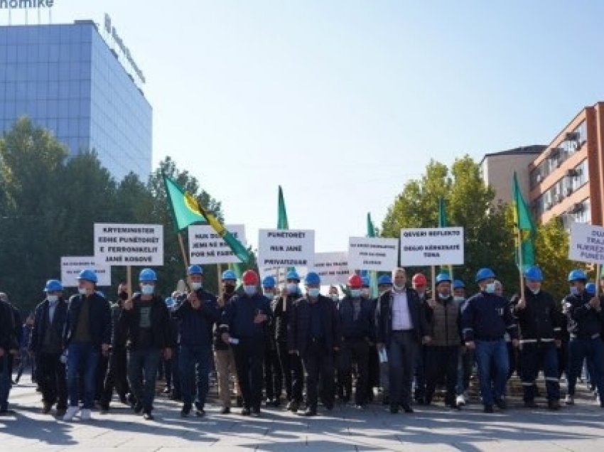 ​Sërish protestojnë punëtorët e Ferronikelit
