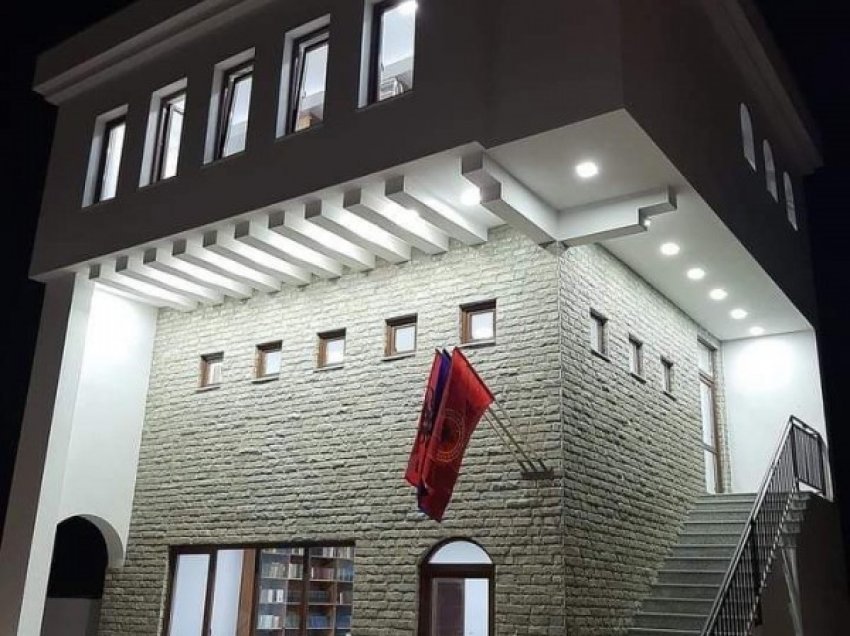 ​Përurohet shtëpia muze e Heroit Fadil Vata