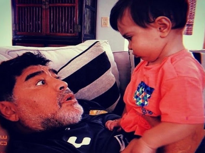 “Mund të zbresësh për të paktën një minutë?”, Djali i Maradonas me mesazh emocionues në përvjetorin e vdekjes së babait të tij