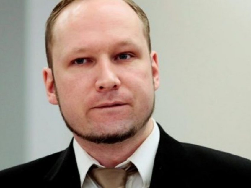 Anders Breivik u dërgon nga burgu letra të mbijetuarve dhe familjarëve të sulmeve të tij
